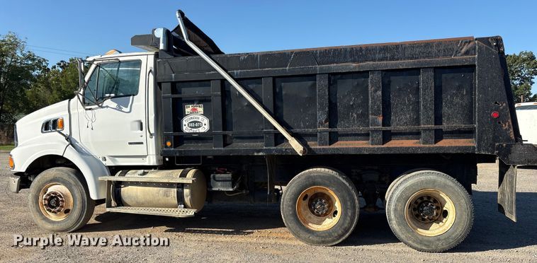 image for item ET7107 2009 Sterling L8500 dump truck