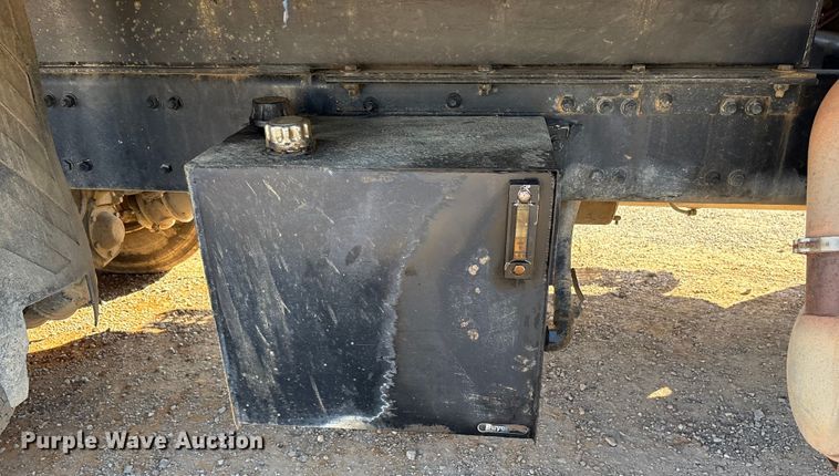 image for item ET7107 2009 Sterling L8500 dump truck