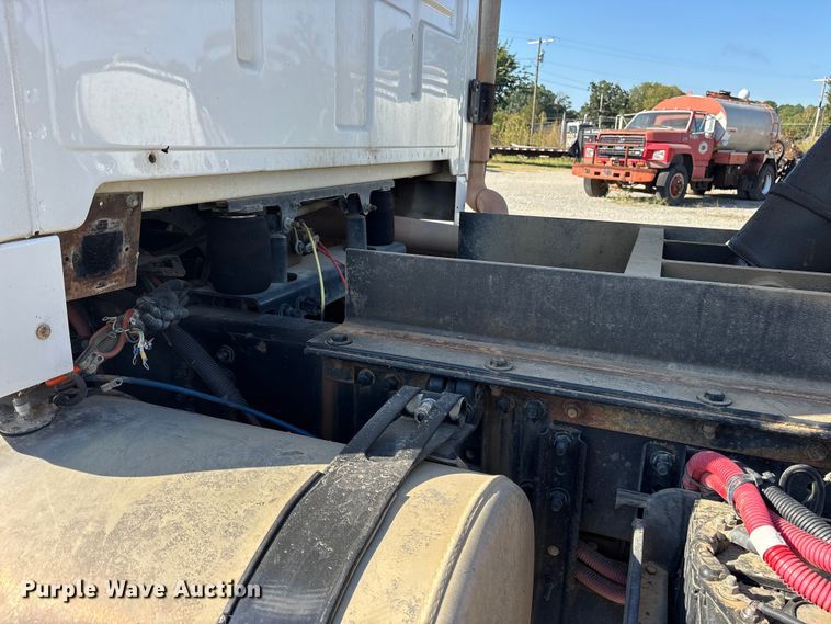 image for item ET7107 2009 Sterling L8500 dump truck