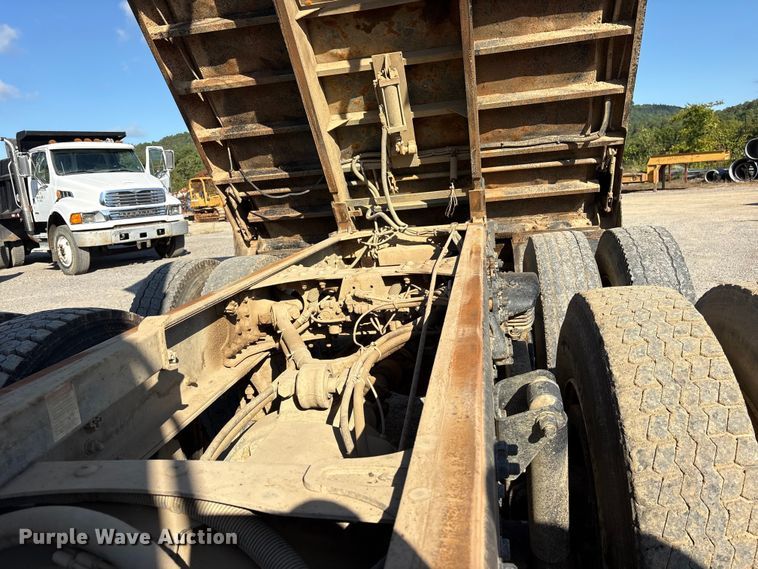 image for item ET7107 2009 Sterling L8500 dump truck
