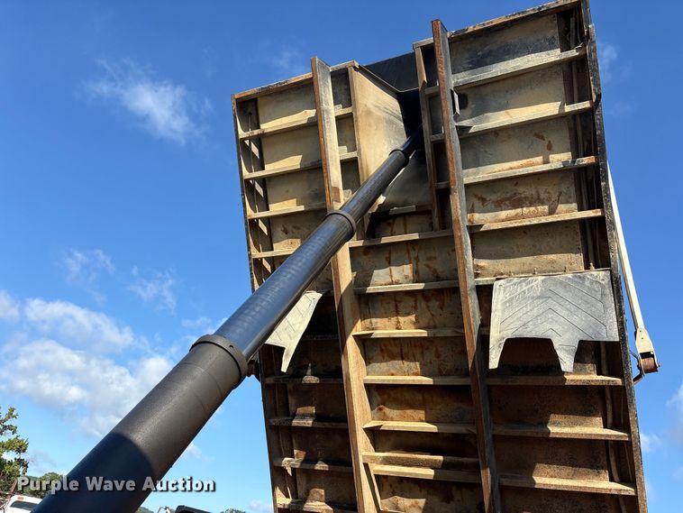 image for item ET7107 2009 Sterling L8500 dump truck