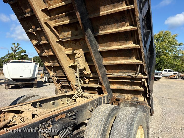 image for item ET7107 2009 Sterling L8500 dump truck