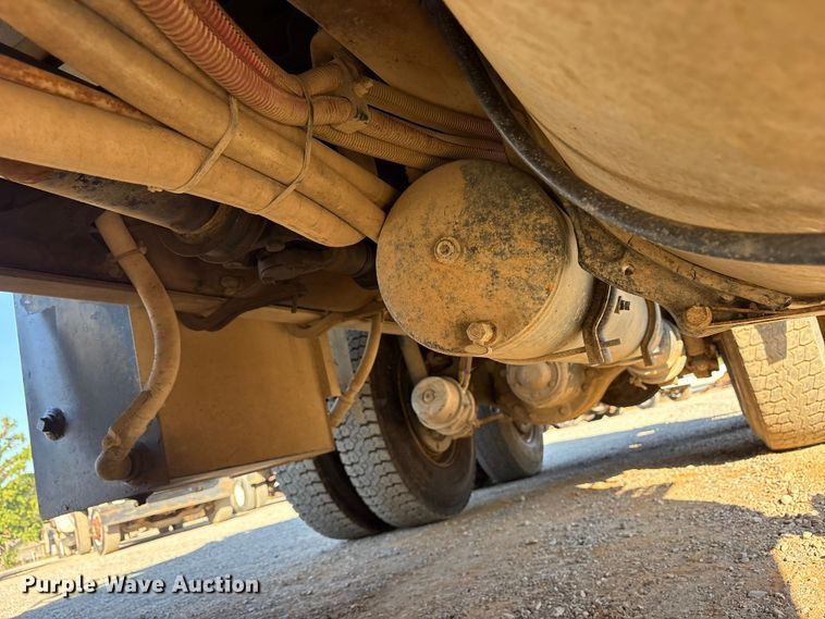 image for item ET7107 2009 Sterling L8500 dump truck