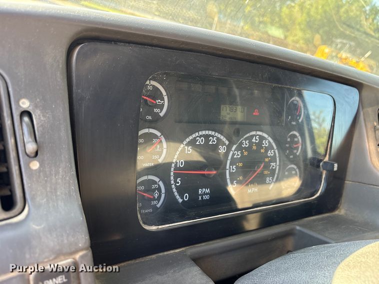 image for item ET7107 2009 Sterling L8500 dump truck