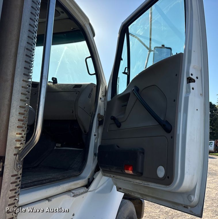 image for item ET7107 2009 Sterling L8500 dump truck