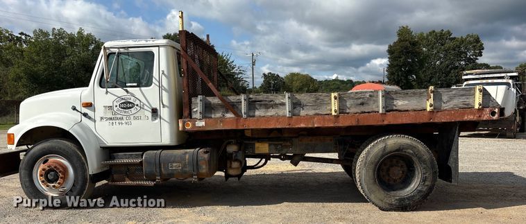 image for item ET7109 1990 International 4700 dump flatbed truck