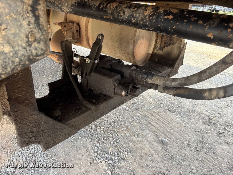 image for item ET7109 1990 International 4700 dump flatbed truck