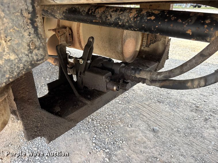 image for item ET7109 1990 International 4700 dump flatbed truck