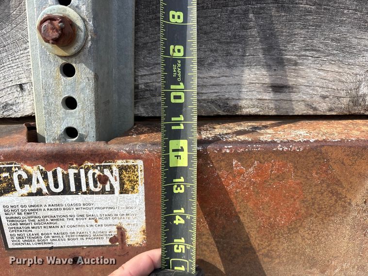 image for item ET7109 1990 International 4700 dump flatbed truck