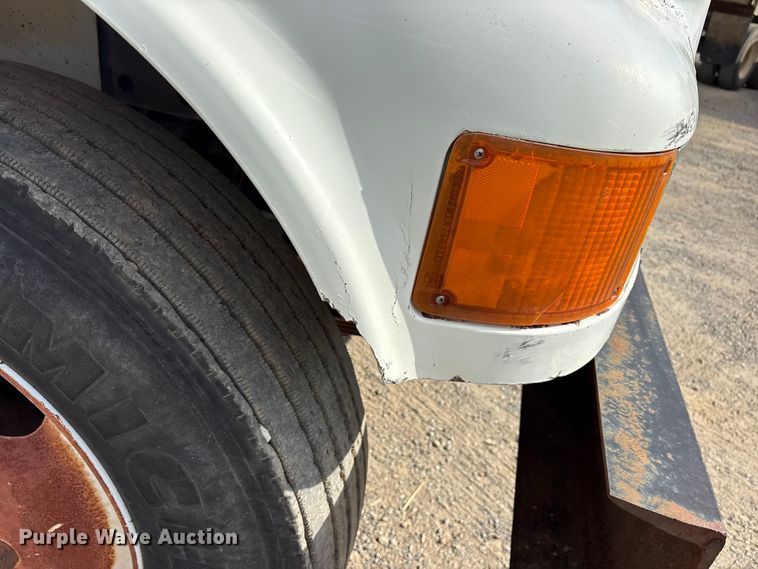 image for item ET7109 1990 International 4700 dump flatbed truck