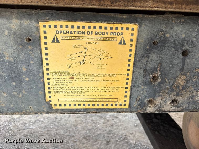 image for item ET7109 1990 International 4700 dump flatbed truck