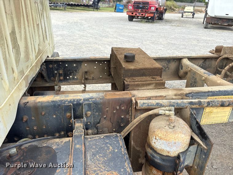 image for item ET7109 1990 International 4700 dump flatbed truck