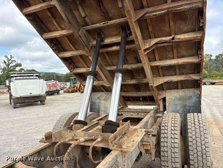 image for item ET7109 1990 International 4700 dump flatbed truck