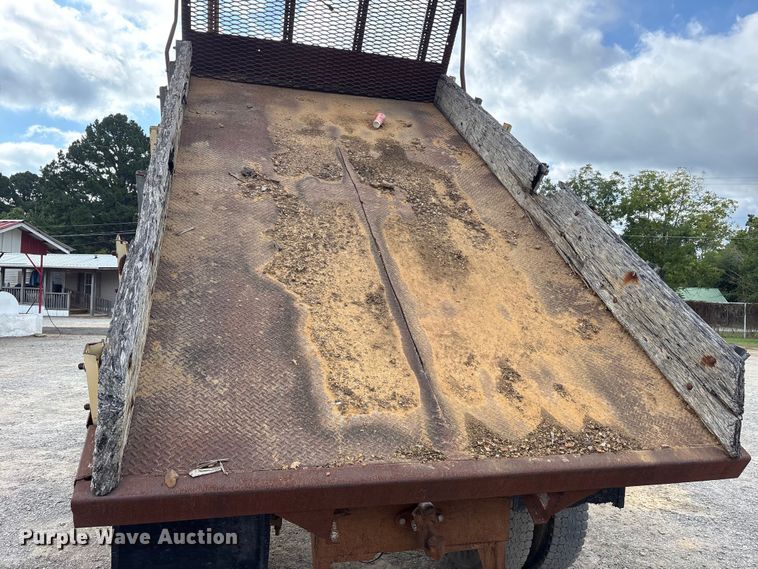 image for item ET7109 1990 International 4700 dump flatbed truck