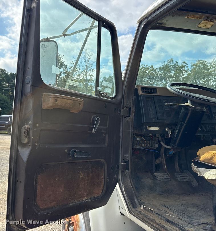 image for item ET7109 1990 International 4700 dump flatbed truck