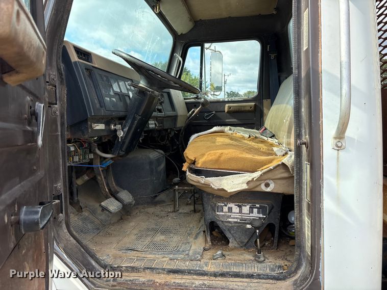 image for item ET7109 1990 International 4700 dump flatbed truck