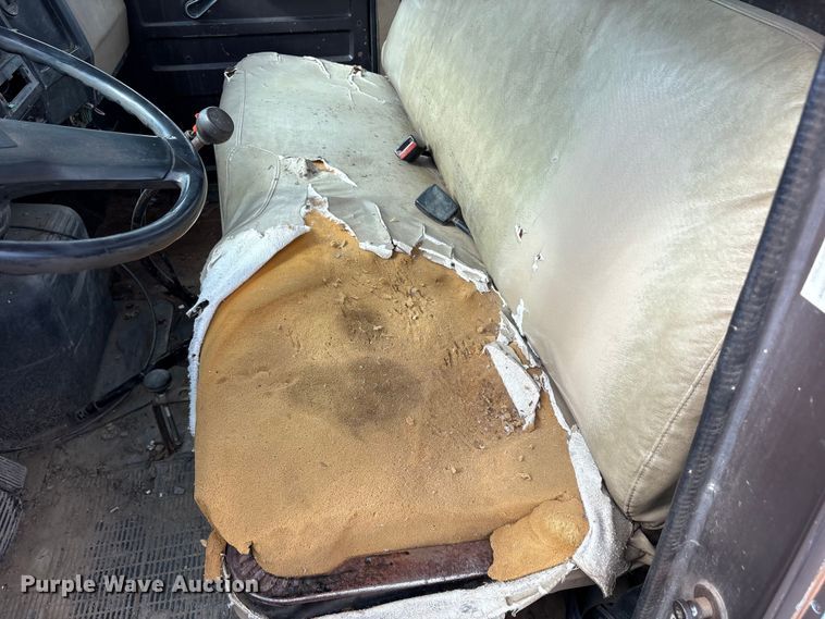 image for item ET7109 1990 International 4700 dump flatbed truck