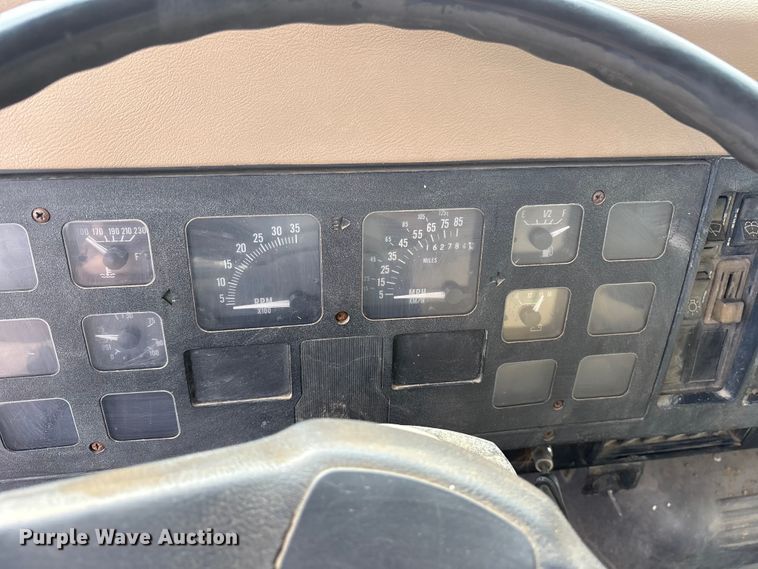 image for item ET7109 1990 International 4700 dump flatbed truck