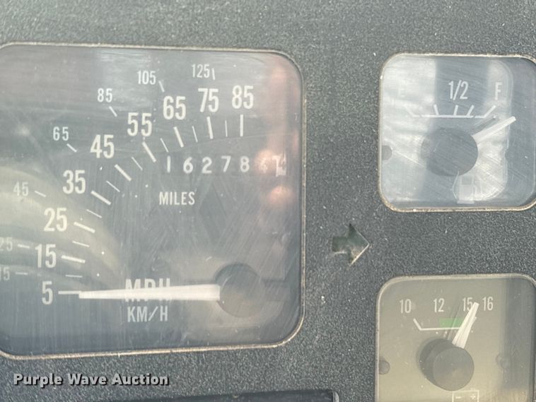 image for item ET7109 1990 International 4700 dump flatbed truck