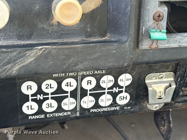 image for item ET7109 1990 International 4700 dump flatbed truck