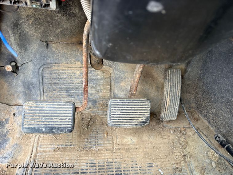 image for item ET7109 1990 International 4700 dump flatbed truck