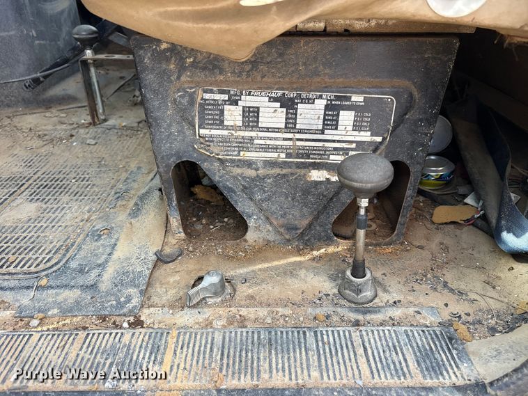 image for item ET7109 1990 International 4700 dump flatbed truck