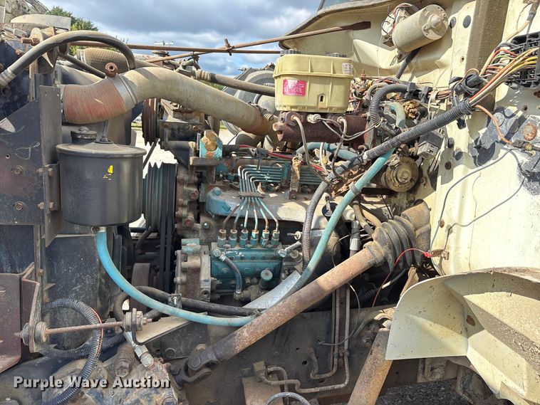 image for item ET7109 1990 International 4700 dump flatbed truck