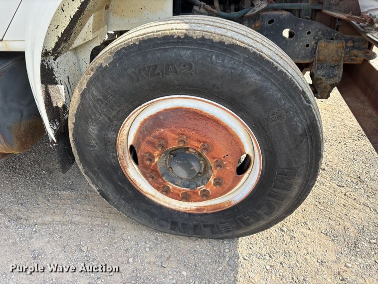 image for item ET7109 1990 International 4700 dump flatbed truck