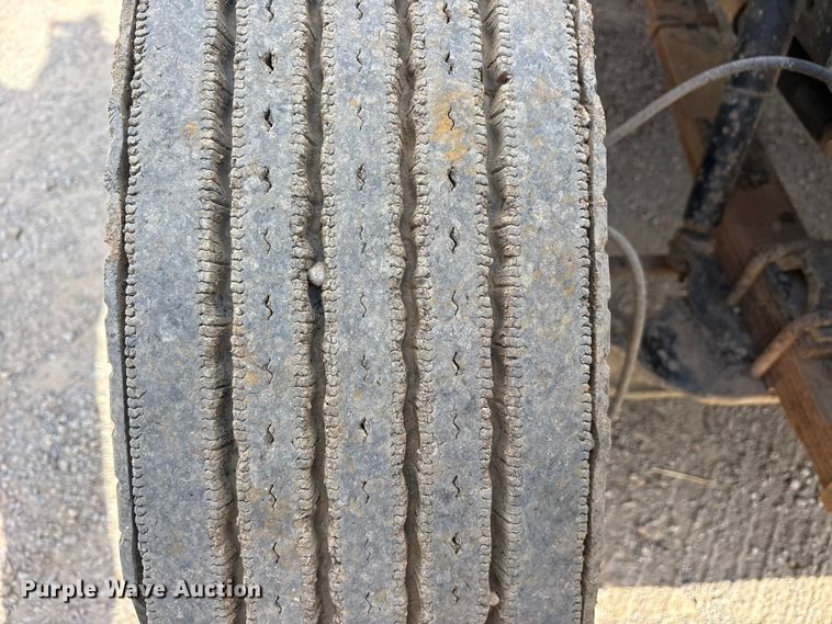 image for item ET7109 1990 International 4700 dump flatbed truck