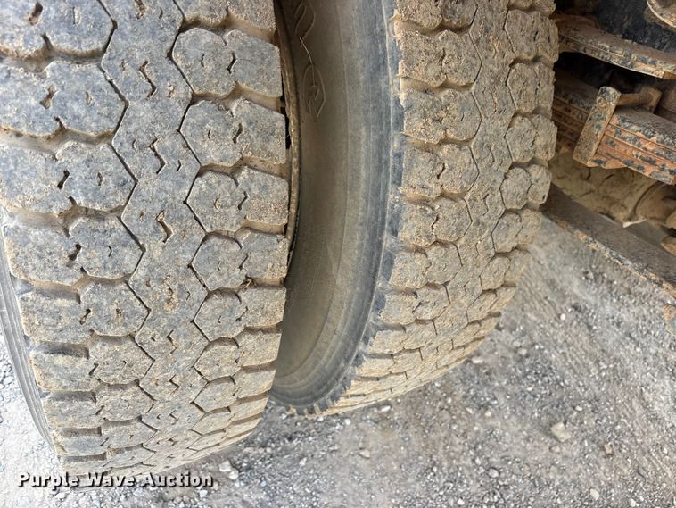 image for item ET7109 1990 International 4700 dump flatbed truck