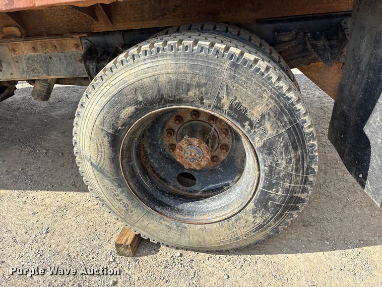 image for item ET7109 1990 International 4700 dump flatbed truck