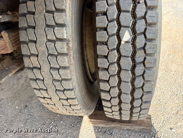 image for item ET7109 1990 International 4700 dump flatbed truck