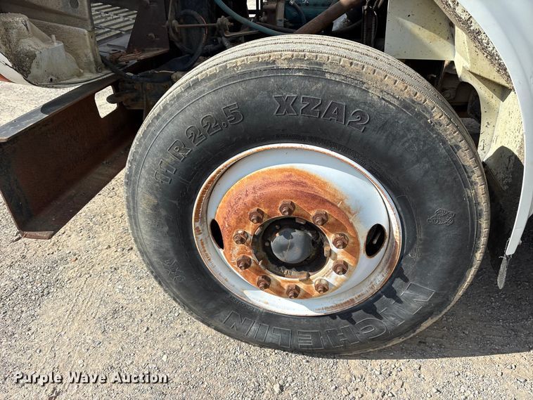 image for item ET7109 1990 International 4700 dump flatbed truck