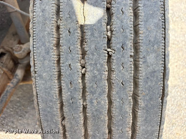 image for item ET7109 1990 International 4700 dump flatbed truck