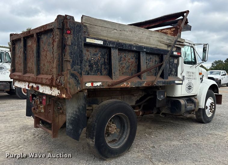 image for item ET7110 1992 International 4700 dump truck