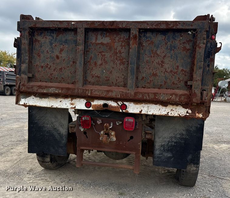 image for item ET7110 1992 International 4700 dump truck