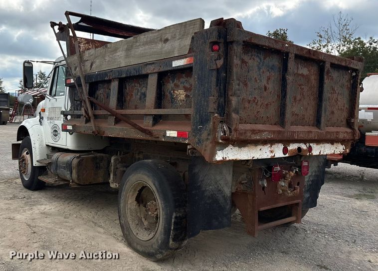 image for item ET7110 1992 International 4700 dump truck
