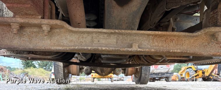 image for item ET7110 1992 International 4700 dump truck