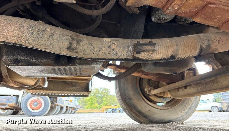 image for item ET7110 1992 International 4700 dump truck