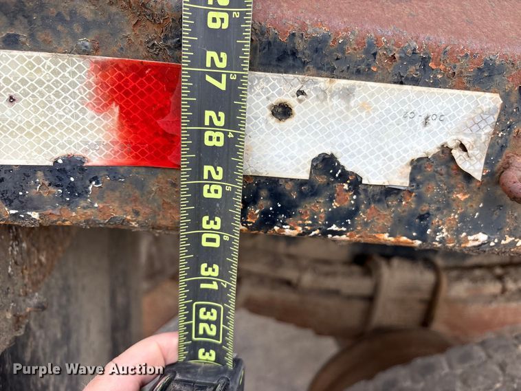 image for item ET7110 1992 International 4700 dump truck