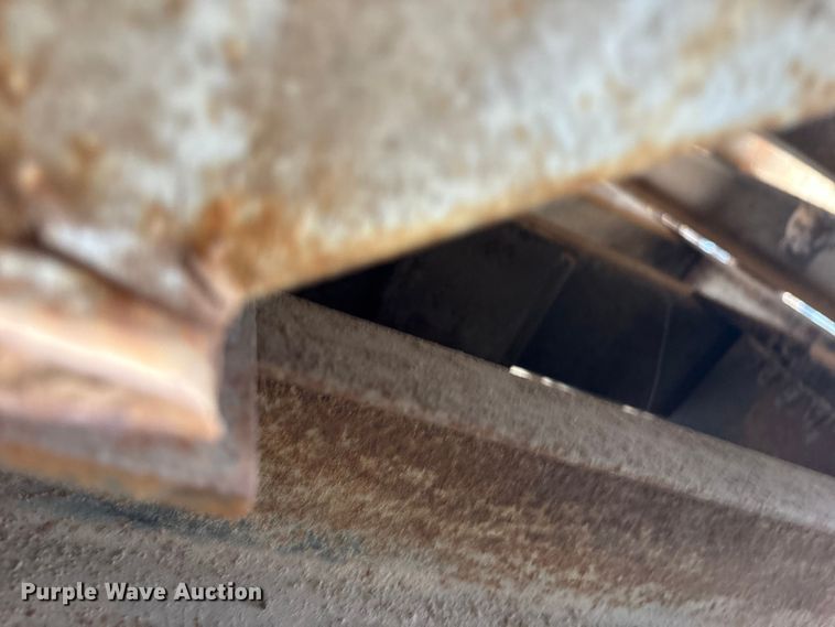 image for item ET7110 1992 International 4700 dump truck