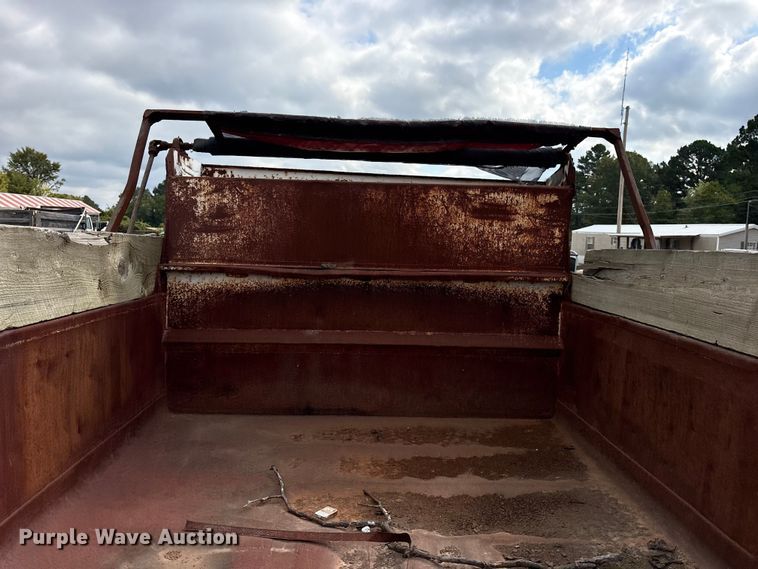 image for item ET7110 1992 International 4700 dump truck