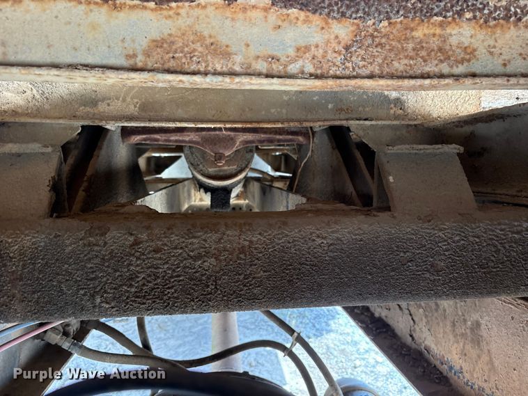 image for item ET7110 1992 International 4700 dump truck