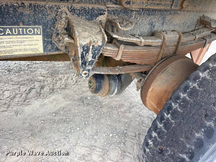 image for item ET7110 1992 International 4700 dump truck