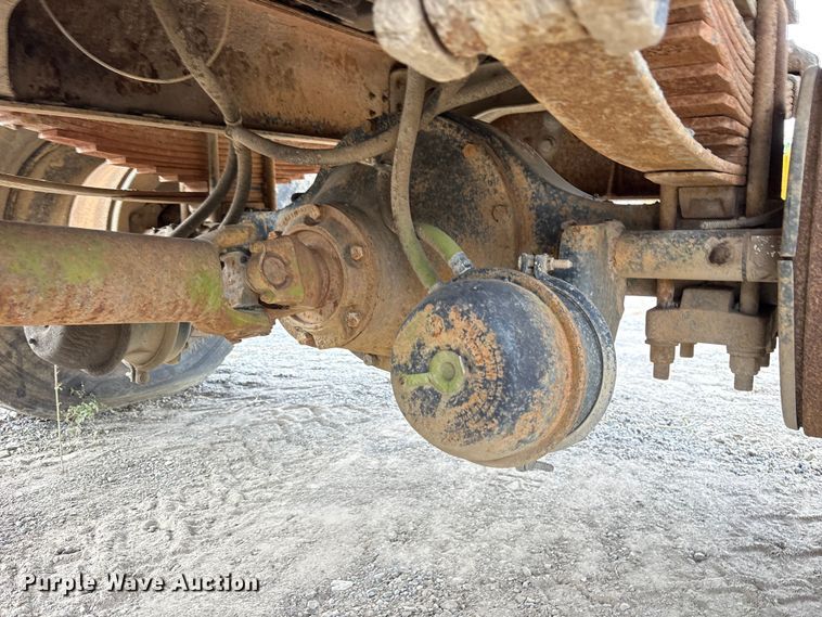 image for item ET7110 1992 International 4700 dump truck