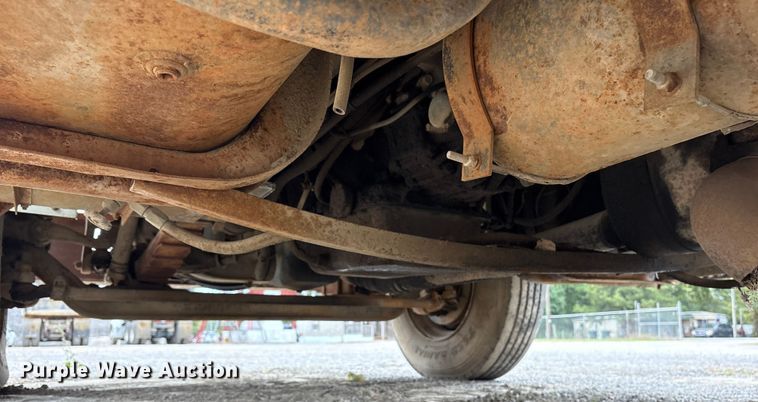 image for item ET7110 1992 International 4700 dump truck