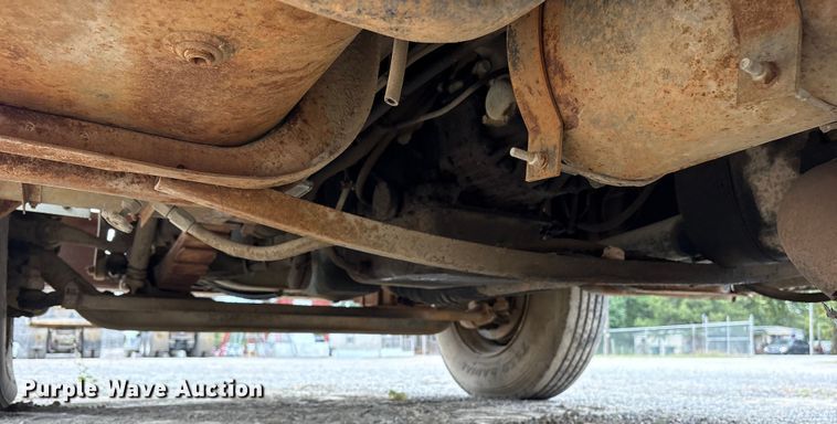 image for item ET7110 1992 International 4700 dump truck