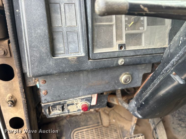 image for item ET7110 1992 International 4700 dump truck