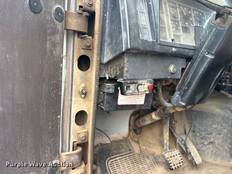 image for item ET7110 1992 International 4700 dump truck