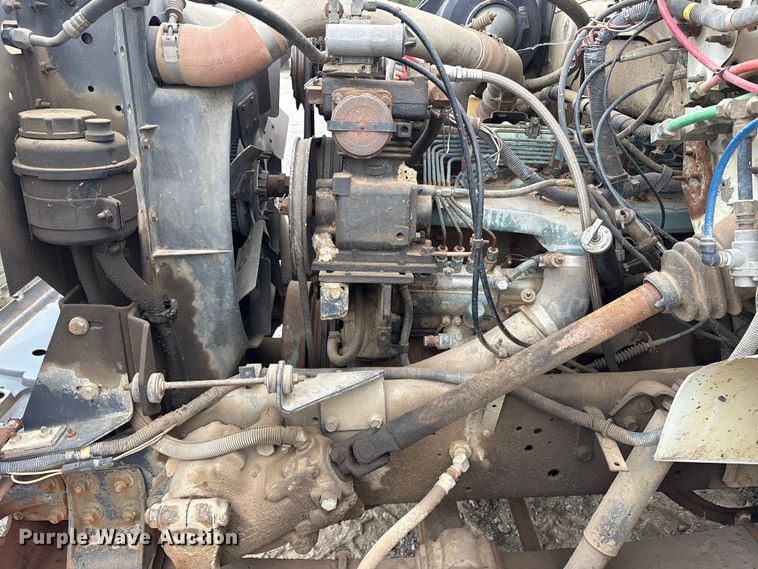 image for item ET7110 1992 International 4700 dump truck